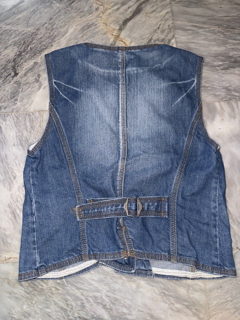 Cute Denim Top (Category: Sleeveless) located in Cainta. Submitted by veronicasdeclutter (Listing ID 1455222793, Image 2). Description: Size:Small.