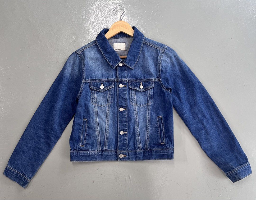 DENIM JACKET (Category: Coats, Jackets and Outerwear) located in Ayer Keroh. Submitted by dothres (Listing ID 1455200095, Image 2). Description: - Condition 9/10 - Manual Pit 16 / Labuh 19.