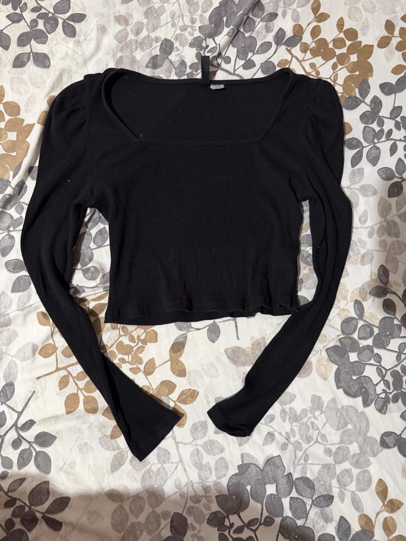 Divided Black Ribbed Square Neck Puff Sleeve Crop Top (Category: Blouses) located in Taytay. Submitted by cloudy_20 (Listing ID 1455274732, Image 1). Description: - Divided black long-sleeved crop top - Ribbed material - Square neckline - Puff sleeves.
