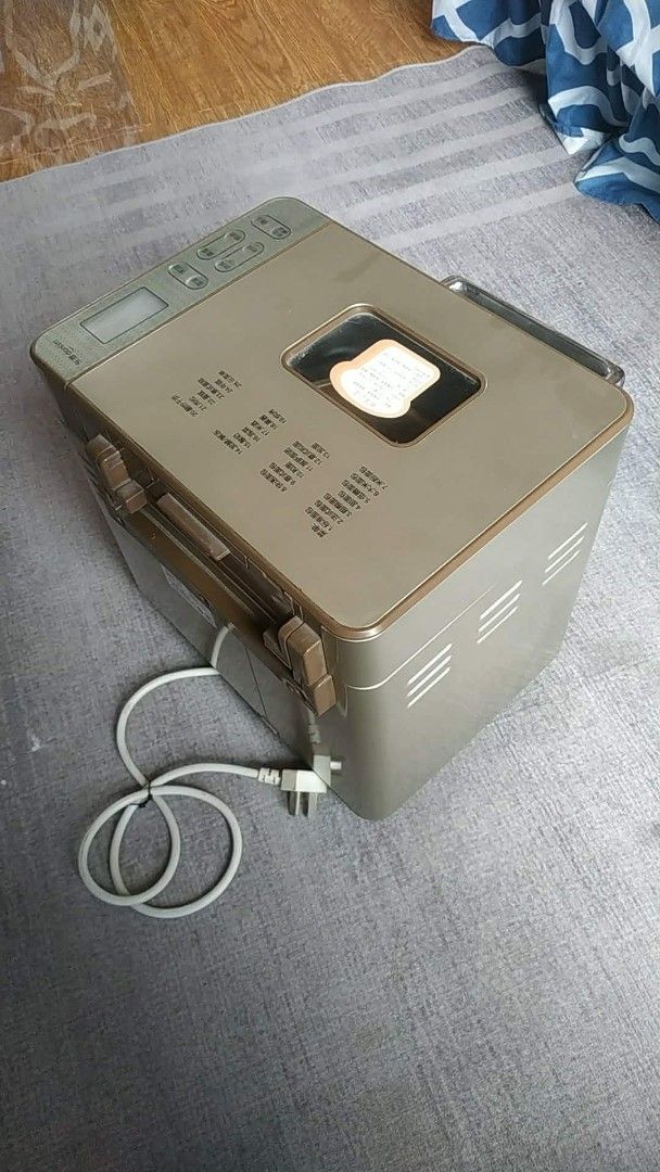 Donlim DL-TM018 Bread Maker (Category: Breadmakers) located in Manila. Submitted by jsblllybrqn (Listing ID 1455207410, Image 2). Description: - Donlim DL-TM018 Bread Maker - Large 1000g capacity - Powerful 650W motor - Easy-to-use top panel with multiple bread settings - Comes complete with bread pan and kneading blade - Perfect for delicious homemade bread - Tested and confirmed working.