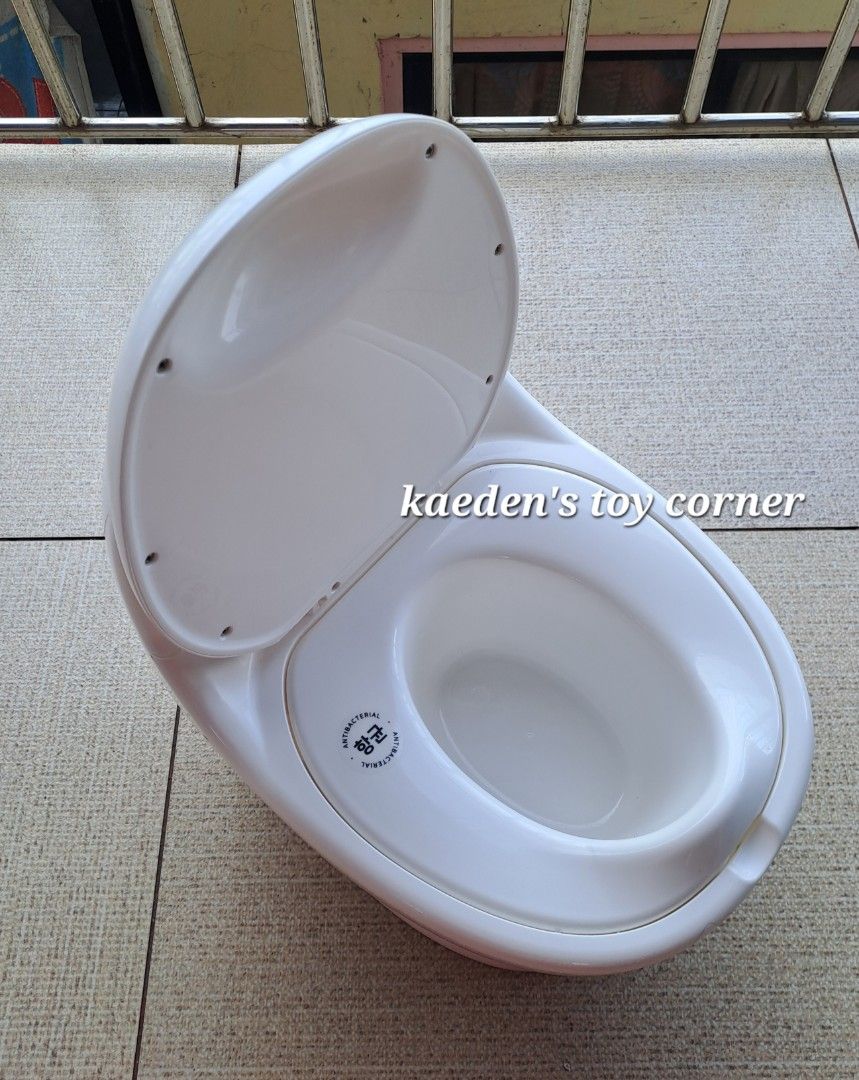 DURI Potty Train for kids (Category: Toilet Training) located in Cebu City. Submitted by kaedenscebu (Listing ID 1455226791, Image 3). Description: Duri Potty train for kids Php950 ▪︎Made in korea ▪︎Realistic design toilet for kids ▪︎Anti slip pads to prevent movement ▪︎Detachable bowl ▪︎Includes a back tank for storage ▪︎Flushing sounds ▪︎Ergonomic comfort ▪︎Battery included ▪︎Srp 2k plus Preloved in good condition Loc: Mabolo cebu city Pick up 
