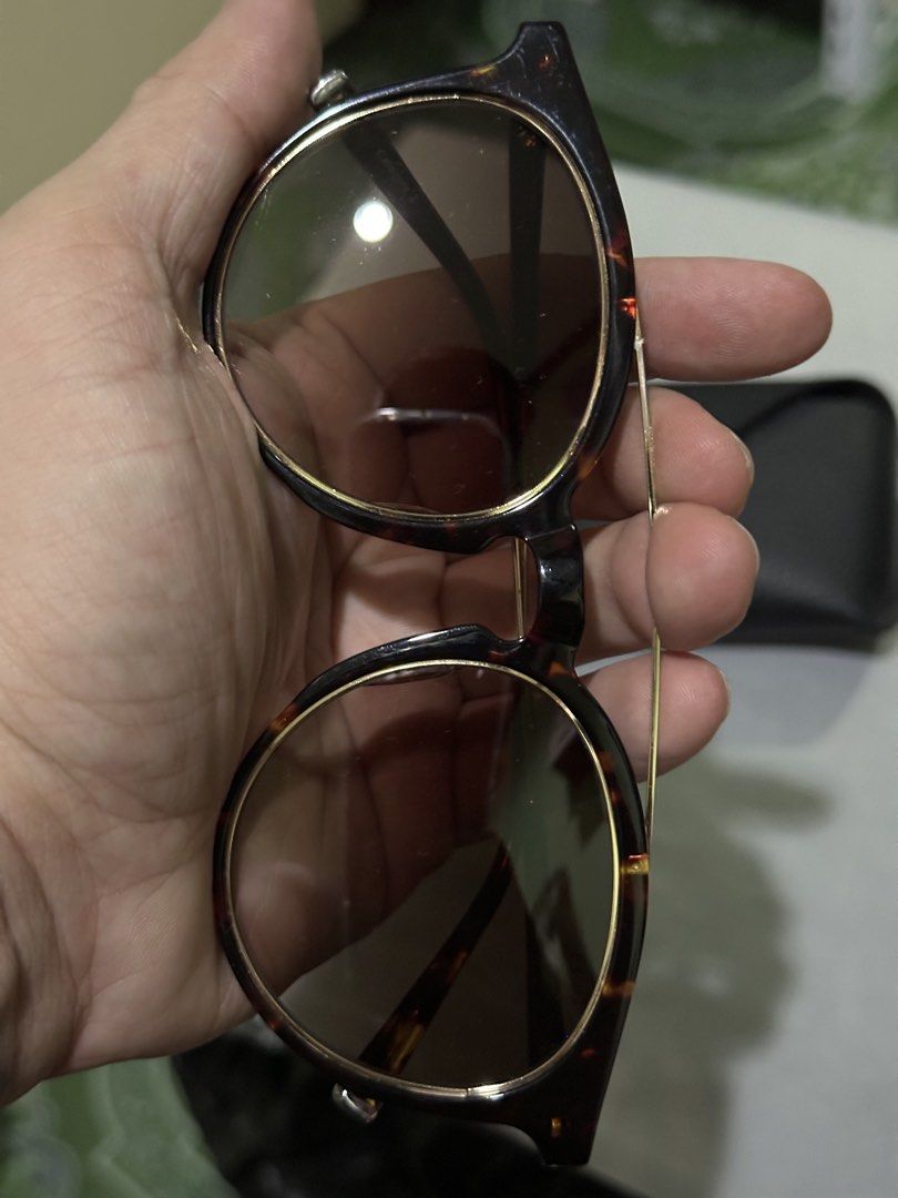 Elle Original Unisex Sunglasses (Category: Sunglasses & Eyewear) located in Rodriguez. Submitted by mnl_premium_essentials (Listing ID 1455206587, Image 2). Description: Lightly used Can ship via lalamove or J&T, cost c/o buyer 📍Rodrigruez, Rizal.