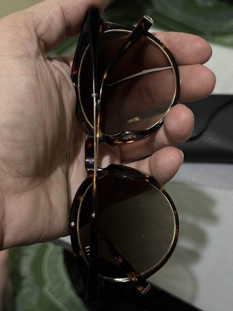 Elle Original Unisex Sunglasses (Category: Sunglasses & Eyewear) located in Rodriguez. Submitted by mnl_premium_essentials (Listing ID 1455206587, Image 3). Description: Lightly used Can ship via lalamove or J&T, cost c/o buyer 📍Rodrigruez, Rizal.