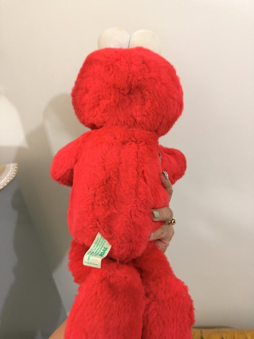 Elmo Sesame Street Plush Toy (Category: Plushies & Soft Toys) located in Quezon City. Submitted by cookiecreammm (Listing ID 1455303654, Image 3). Description: Issue- batt op but not functioning .