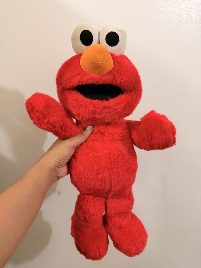 Elmo Sesame Street Plush Toy (Category: Plushies & Soft Toys) located in Quezon City. Submitted by cookiecreammm (Listing ID 1455303654, Image 1). Description: Issue- batt op but not functioning .