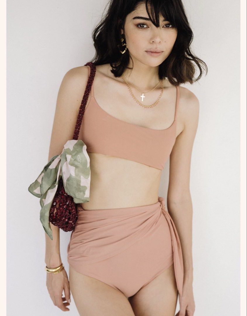 Float Swimwear Sumi Top (Category: Bikinis & Swimsuits) located in Pasig City. Submitted by blt78 (Listing ID 1455158256, Image 2). Description: - Brand: Float - Color: Honey - Size: M - Material: 80% Nylon, 20% Spandex - Features: UPF 50+ UV protection, adjustable straps, clasp closure - Perfect for: Beach days, pool lounging - only used once SRP 2,550.