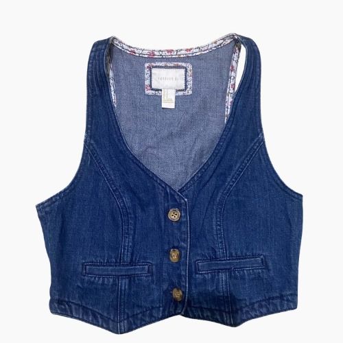 Forever 21 Dark Wash Denim Vest (Category: Shirts) located in Manila. Submitted by secondchapterr (Listing ID 1455263568, Image 3). Description: Forever 21 Dark Wash Denim Vest Classic dark blue denim vest from Forever 21 with a structured, fitted silhouette. Features a 3-button front closure, front welt pockets, belt loops/detailing at the waist, and a floral-patterned inner lining. Great for layering over a fitted tee, tank top, blouse, or wear