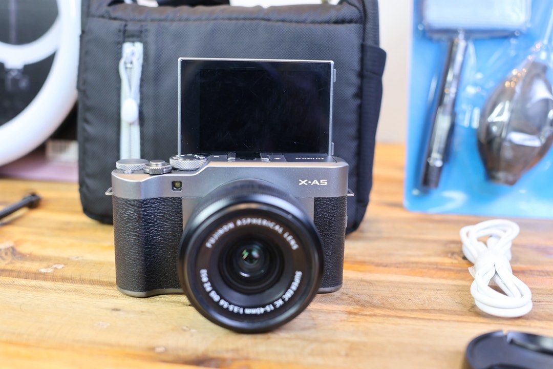 Fujifilm X-A5 Mirrorless Camera (Category: Cameras) located in Manila. Submitted by lenascamera (Listing ID 1455141782, Image 3). Description: NOTE: Sa dami po ng message na natatangap ko, naka hold napo ang Mga message hindi napo ako makapag reply pero na babasa ko kaya hanggat maari mag direct na kayo sa page ko sa facebook Lena’s camera para makareply ako agad salamat. Fujifilm X-A5 Mirrorless Camera (Pre-owned) Price: ₱25,500 Color: graphite 
