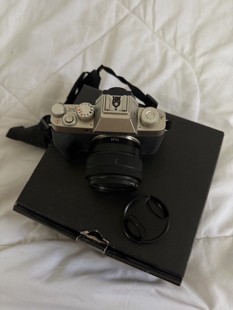 Fujifilm XT-200 (Category: Cameras) located in Quezon City. Submitted by katxreyes (Listing ID 1455185909, Image 2). Description: • 24.2MP APS-C Sensor • 3.5” Vari-Angle Touchscreen LCD • 4K Video Recording • 8 FPS Continuous Shooting • Built-in Wi-Fi & Bluetooth • Lightweight & compact • Interchangeable lens system 📍 QC ✨ Great for photography, vlogging, and everyday use!.