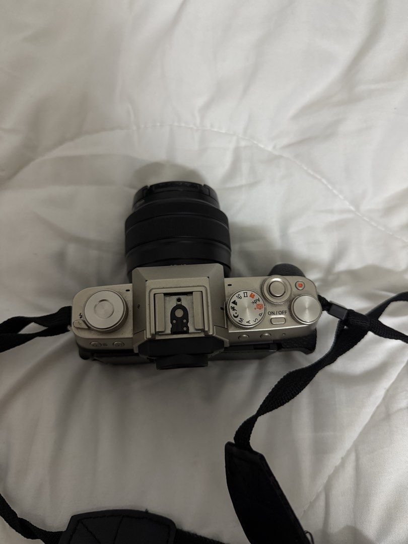 Fujifilm XT-200 (Category: Cameras) located in Quezon City. Submitted by katxreyes (Listing ID 1455185909, Image 3). Description: • 24.2MP APS-C Sensor • 3.5” Vari-Angle Touchscreen LCD • 4K Video Recording • 8 FPS Continuous Shooting • Built-in Wi-Fi & Bluetooth • Lightweight & compact • Interchangeable lens system 📍 QC ✨ Great for photography, vlogging, and everyday use!.