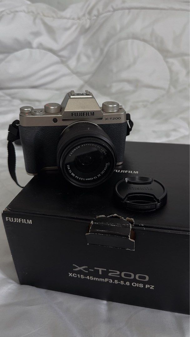 Fujifilm XT-200 (Category: Cameras) located in Quezon City. Submitted by katxreyes (Listing ID 1455185909, Image 1). Description: • 24.2MP APS-C Sensor • 3.5” Vari-Angle Touchscreen LCD • 4K Video Recording • 8 FPS Continuous Shooting • Built-in Wi-Fi & Bluetooth • Lightweight & compact • Interchangeable lens system 📍 QC ✨ Great for photography, vlogging, and everyday use!.
