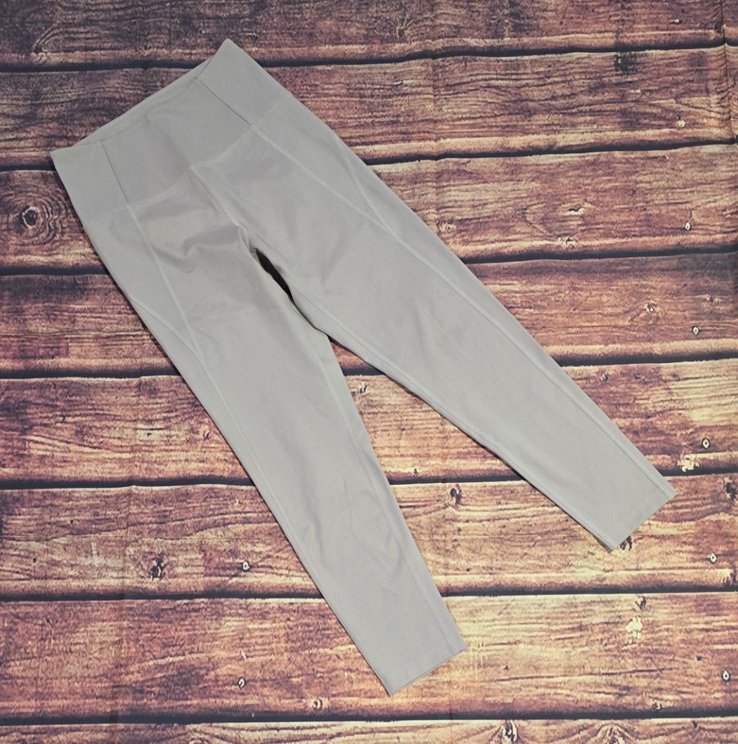 Girlfriend Collective Compressive Hi Rise 7/8 (Category: Activewear) located in La Trinidad. Submitted by outfitt (Listing ID 1455232692, Image 2). Description: size small HIGH rise ❌️ NO to LOW ballers.PLEASE.