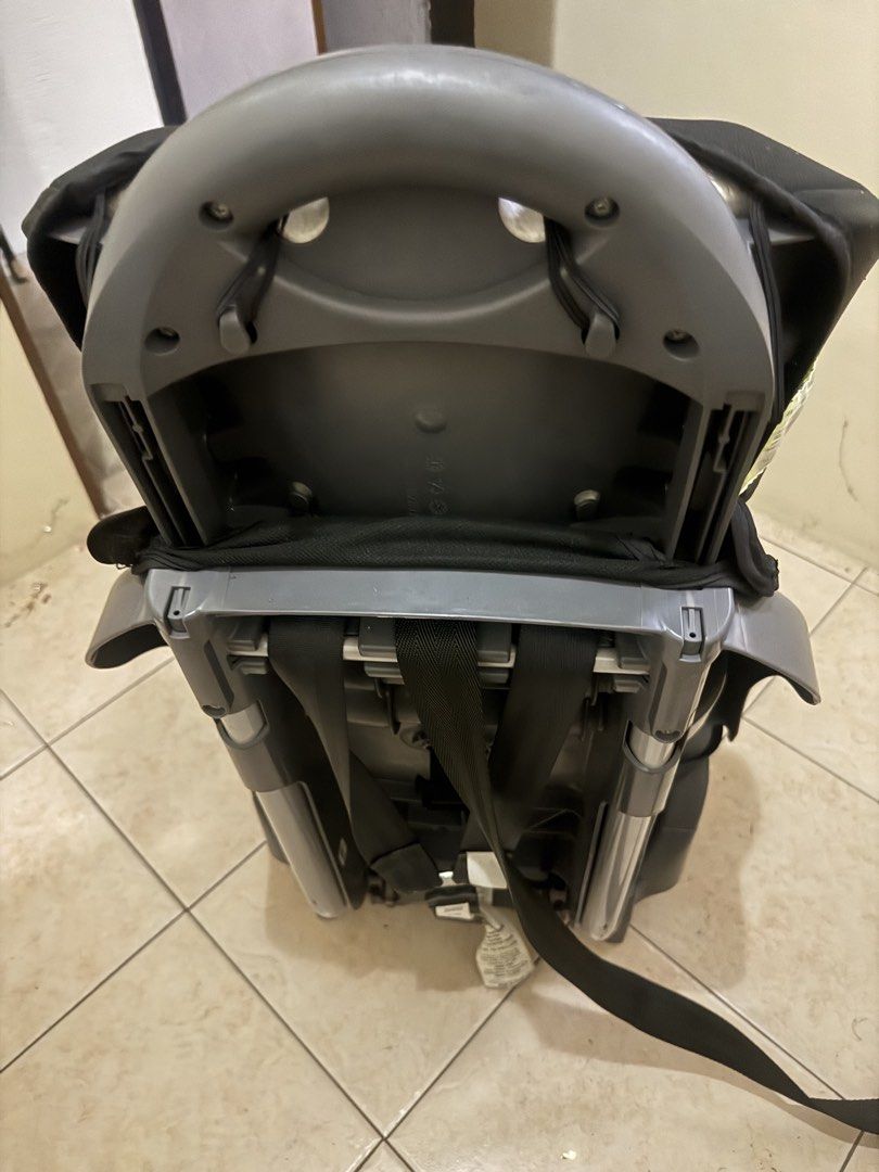 Graco Car Seat with Cup Holder (Category: Car Seats) located in Taguig. Submitted by ge.yangson (Listing ID 1455306370, Image 2). Description: - Graco car seat for child safety on the road. - Features a convenient side cup holder. - Adjustable straps ensure a secure and comfortable fit. - Padded for extra comfort for little ones. - Ready for its next adventure!.