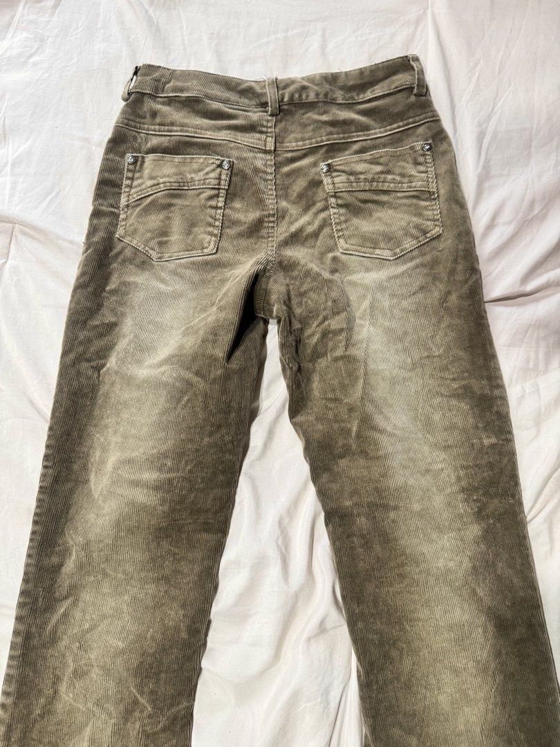 Green Corduroy Flare Pants (Category: Other Bottoms) located in Quezon City. Submitted by chrollo7 (Listing ID 1455203339, Image 3). Description: - size: 24-26 in waist - barely used.