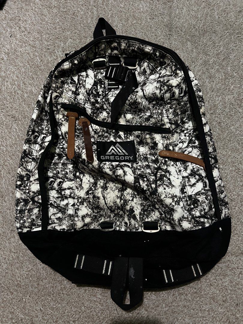 Gregory Day Pack (classic 26L outdoor/travel backpack) (Category: Backpacks) located in Mexico. Submitted by iseemiyakee. (Listing ID 1455168557, Image 1). Description: Need wash only No issue .