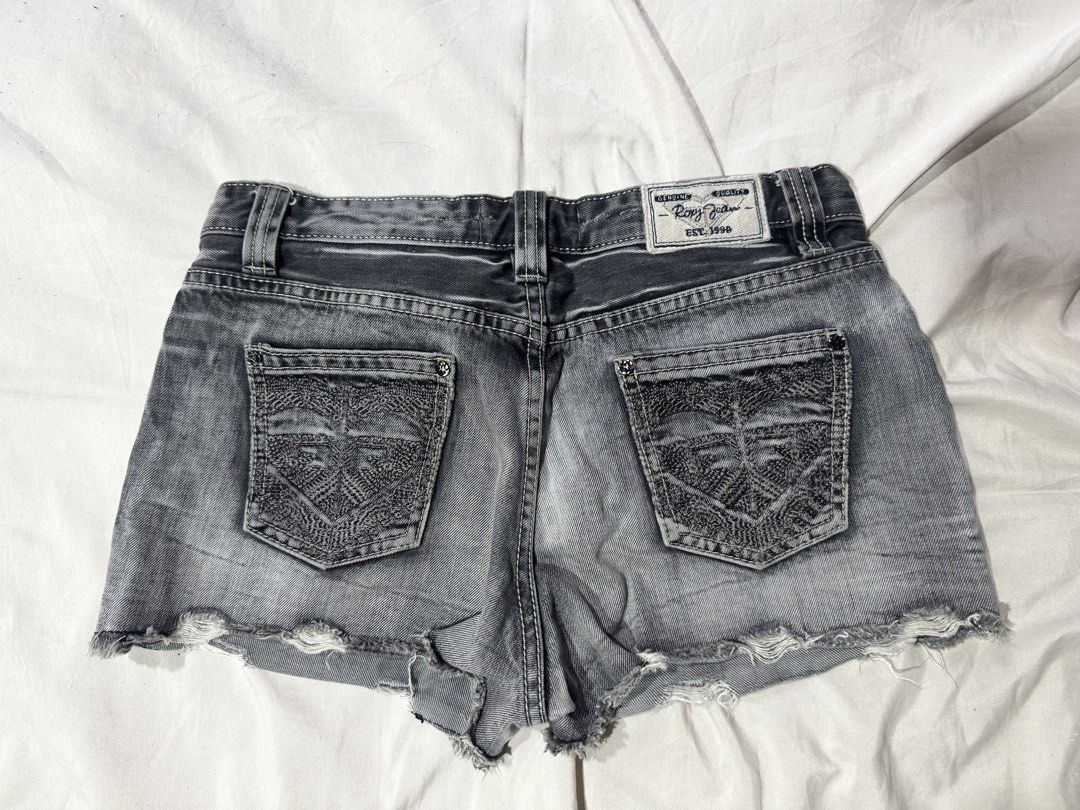 Grunge Low-waisted Rox Shorts (Category: Shorts) located in Quezon City. Submitted by chrollo7 (Listing ID 1455208917, Image 1). Description: - small to medium, 28-32 waist.