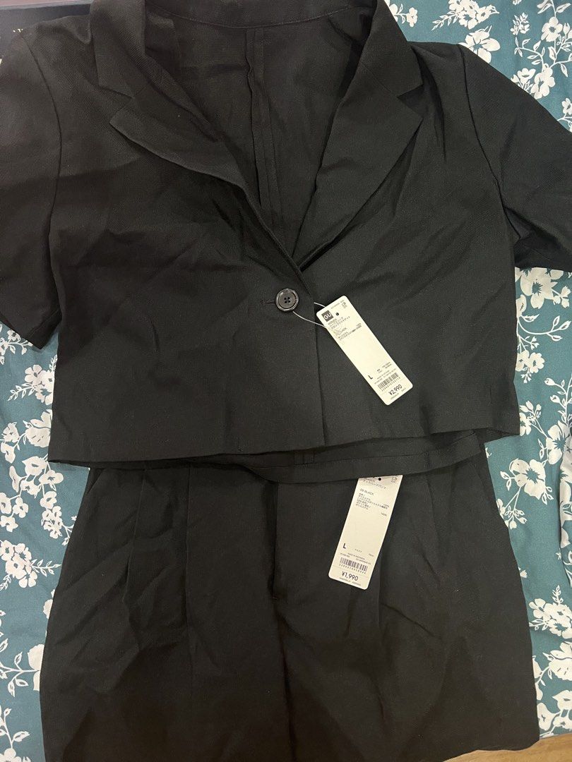 GU Japan Coordinates Set Black Large BNWT (Category: Sets or Coordinates) located in Ipil. Submitted by ipilcity (Listing ID 1455205658, Image 2). Description: .