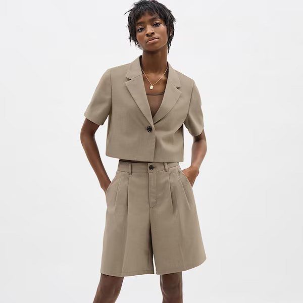 GU Japan Coordinates Set Medium Top Large Bottom BNWT (Category: Sets or Coordinates) located in Ipil. Submitted by ipilcity (Listing ID 1455205422, Image 1). Description: .