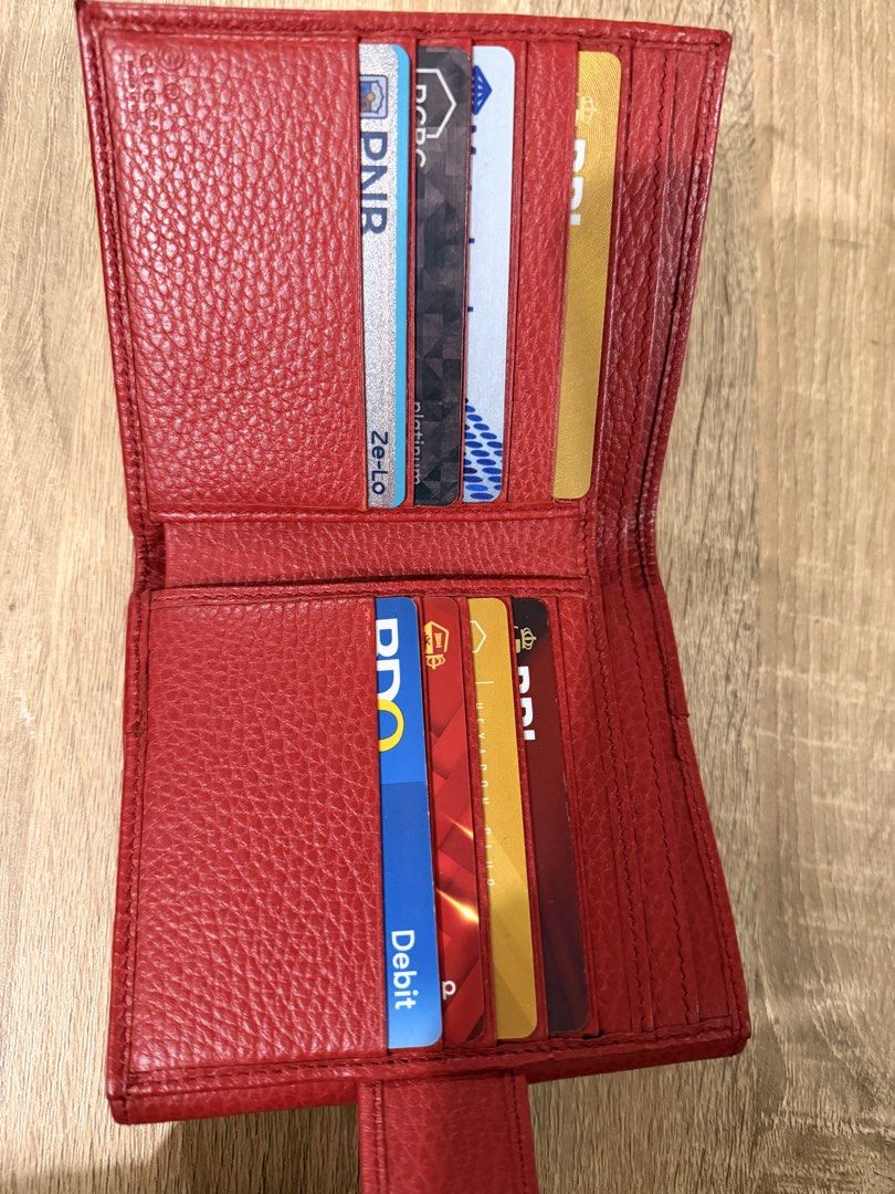 Gucci Interlocking Wallet (Category: Luxury Bags & Wallets) located in Manila. Submitted by rissa1269 (Listing ID 1455227948, Image 2). Description: In perfectly used condition no tear whatsoever with normal light scratches on the hardware. slightly negotiable. .