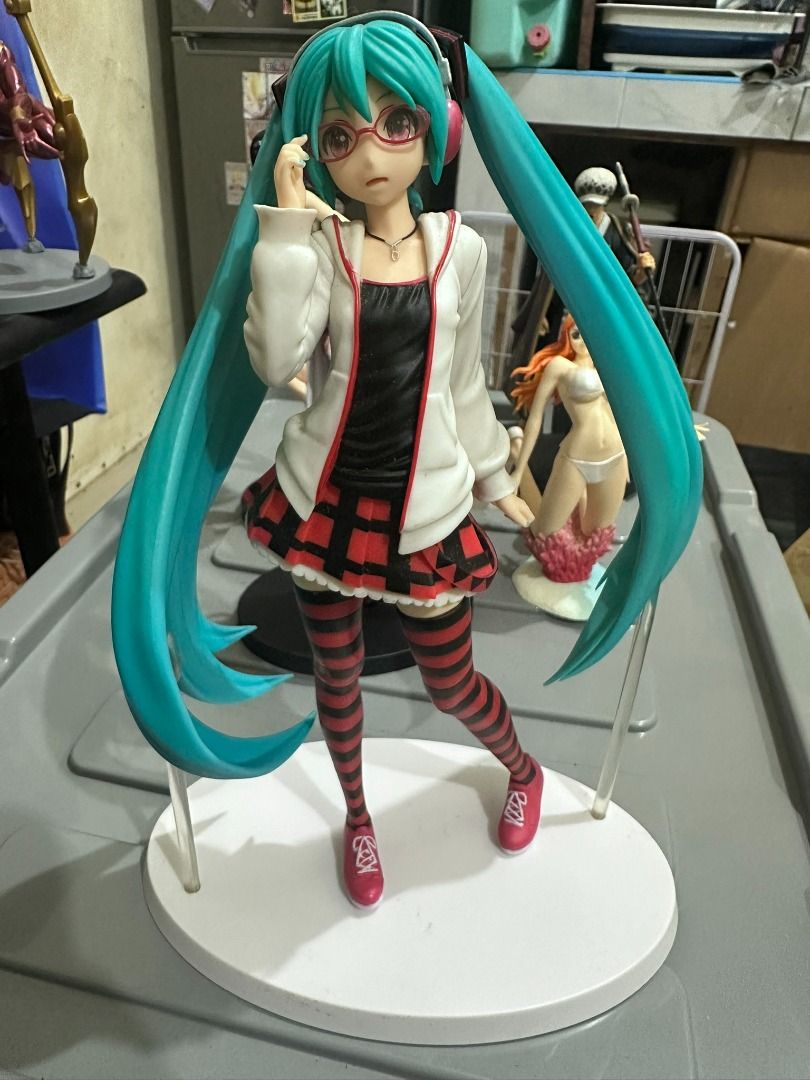 Hatsune Miku & Iron Spider-Man Action Figures (Category: Figurines & Statues) located in Caloocan City. Submitted by francisalmine (Listing ID 1455310984, Image 1). Description: 🎌 **FOR SALE: Action Figures** 🎌 📌 **Negotiable!** • Hatsune Miku — ₱1,000 • Iron Spider — ₱700 🔥 **TAKE BOTH — ₱1,500!** 📦 **RFS:** Nakatambak na lang at hindi na ma-display. Sayang kung hindi mapakinabangan, kaya ibinibenta na. 😊 📦 Note: Karamihan ay wala nang bo