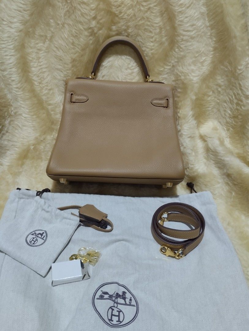 Hermes kelly bag (Category: Luxury Bags & Wallets) located in Bacoor. Submitted by nigel_008 (Listing ID 1455146814, Image 2). Description: Hermes Kelly 28 Retourne bag crafted in Eutoupe Togo leather with gold hardware..