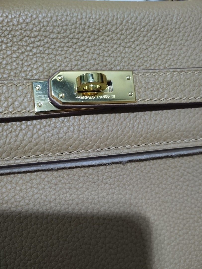 Hermes kelly bag (Category: Luxury Bags & Wallets) located in Bacoor. Submitted by nigel_008 (Listing ID 1455146814, Image 3). Description: Hermes Kelly 28 Retourne bag crafted in Eutoupe Togo leather with gold hardware..