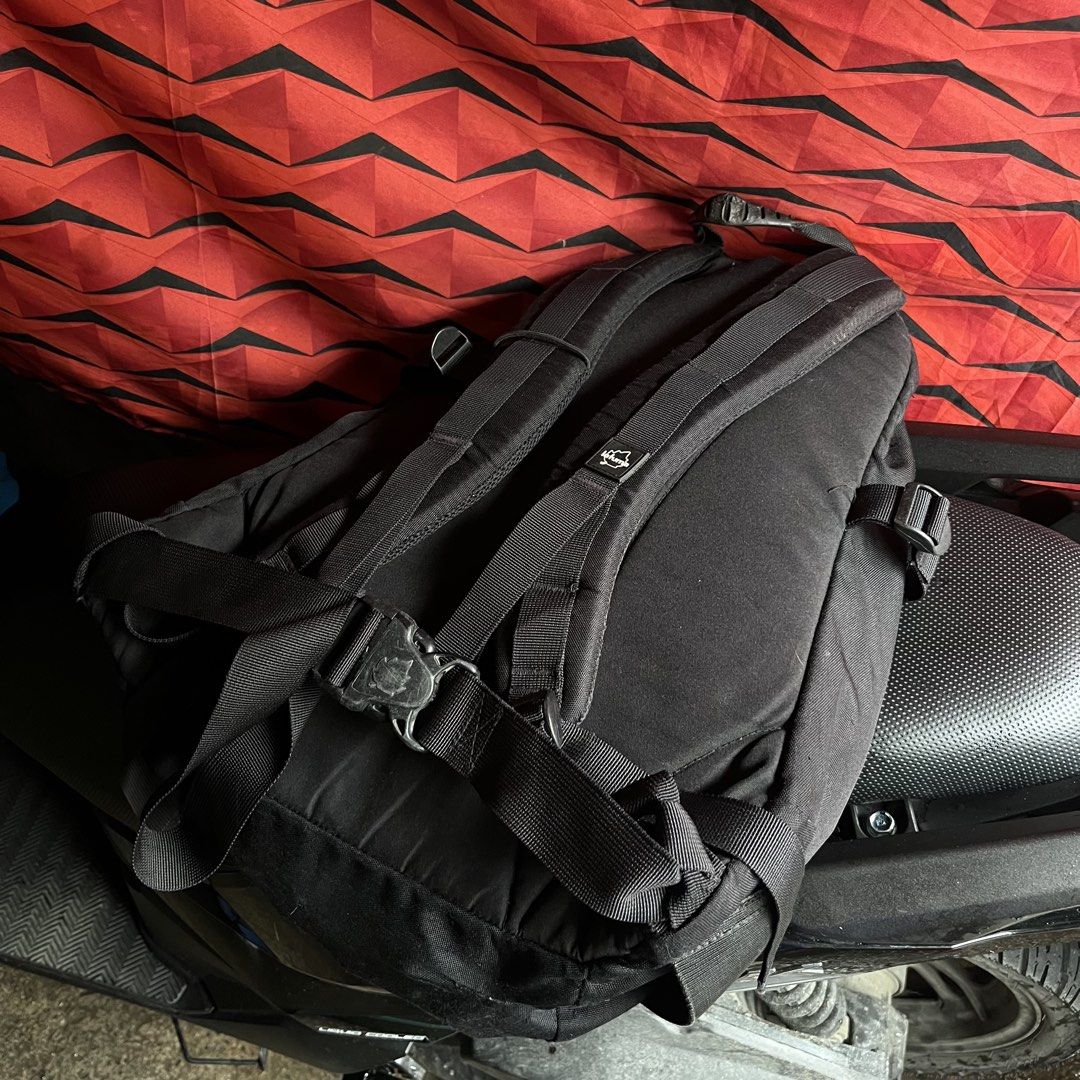 hiking/ outdoor backpack (Category: Backpacks) located in Manila. Submitted by seven.stitch (Listing ID 1455160048, Image 2). Description: authentic/legit sign of usage good for heavyweight .