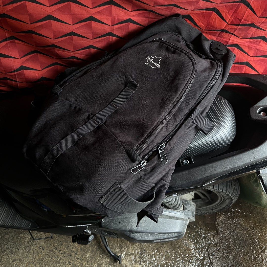 hiking/ outdoor backpack (Category: Backpacks) located in Manila. Submitted by seven.stitch (Listing ID 1455160048, Image 1). Description: authentic/legit sign of usage good for heavyweight .