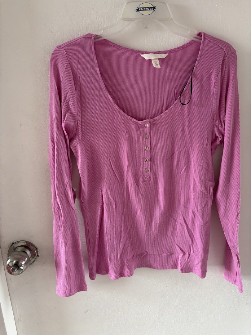 H&M basic (Category: Longsleeves) located in Manila. Submitted by plussize530 (Listing ID 1455297316, Image 3). Description: .