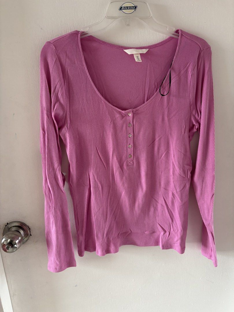 H&M basic (Category: Longsleeves) located in Manila. Submitted by plussize530 (Listing ID 1455297316, Image 1). Description: .