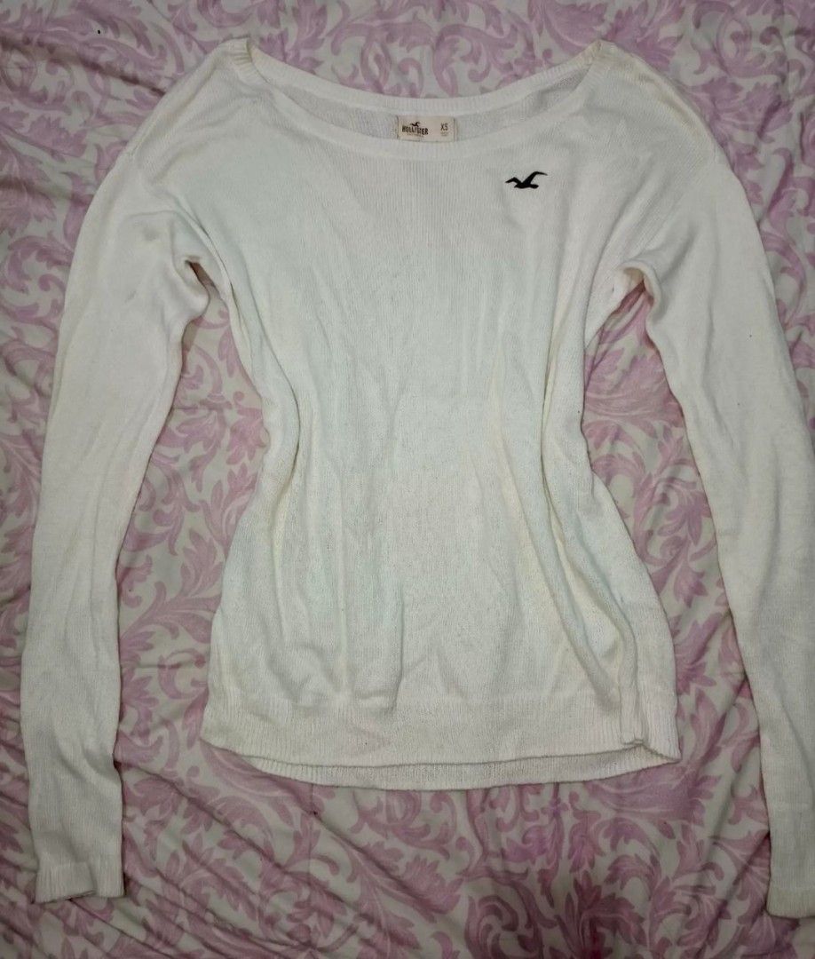 Hollister White Long Sleeve Sweater (Category: Longsleeves) located in Quezon City. Submitted by alluring.avenue (Listing ID 1455308332, Image 1). Description: HEARING OFFERS!!!!! - White Hollister sweater - Size XS on tag but can fit up to L - Long sleeves, crew neck - Soft knit material - Hollister logo on chest - Ideal for layering or standalone wear.