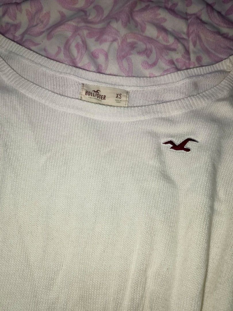 Hollister White Long Sleeve Sweater (Category: Longsleeves) located in Quezon City. Submitted by alluring.avenue (Listing ID 1455308332, Image 2). Description: HEARING OFFERS!!!!! - White Hollister sweater - Size XS on tag but can fit up to L - Long sleeves, crew neck - Soft knit material - Hollister logo on chest - Ideal for layering or standalone wear.