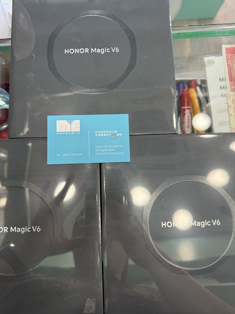 Honor Magic V6 16+1TB 原封行貨 （分類：Android 安卓其他）位於 Hong Kong。 由 keikei1123 提交（商品編號 1455232560，圖片 1）。簡介： 全新Honor Magic V6 原封行貨 16+1TB 顏色: 白/金 售價：$11500 原廠保養一年～少量庫存現貨發售！ 付款方法：現金/EPS/FPS Visa或其他電子支付+3%！ 多次良好交易紀錄～旺角門市交收 門市地址：九龍旺角亞皆老街83號先達廣場地下G53號舖(花園街入口側門位置) 出廠問題非人為損壞跌爆入水情況七日包換 因為價格已經最低不議價！有興趣歡迎DM查詢！謝謝🙏🏻 本店沒有特別要求顧客收取訂金所以所有留貨只限當日旺角門市交收！不便之處敬請見諒🙏🏻 。