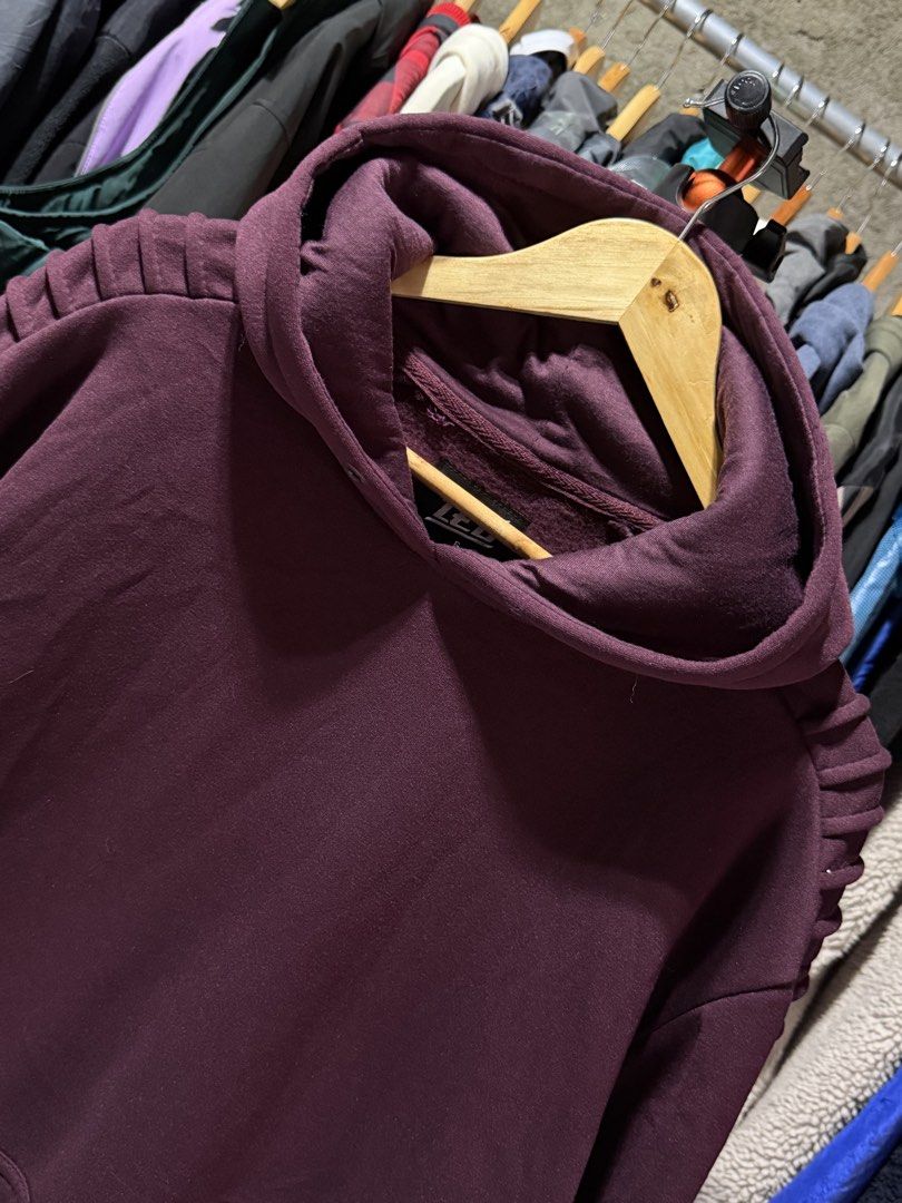 Hoodie (Category: Hoodies) located in Bulacan. Submitted by eman02 (Listing ID 1455238404, Image 3). Description: 💥 REMINDERS: 📢 Thrifted pieces — may have minor flaws, manage expectations 🎨 Colors may vary due to lighting 💳 Payment: GCash / Bank Transfer 📦 Courier: J&T happy Thrifting 🛒😁❤️ “📌 Disclaimer: Hindi po ito affiliated, sponsored, o official product ng anumang brand.”.