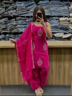 (Category: ) located in . Submitted by mithrafashionstyle_999 (Listing ID 1455281903, Image 1). Description: .