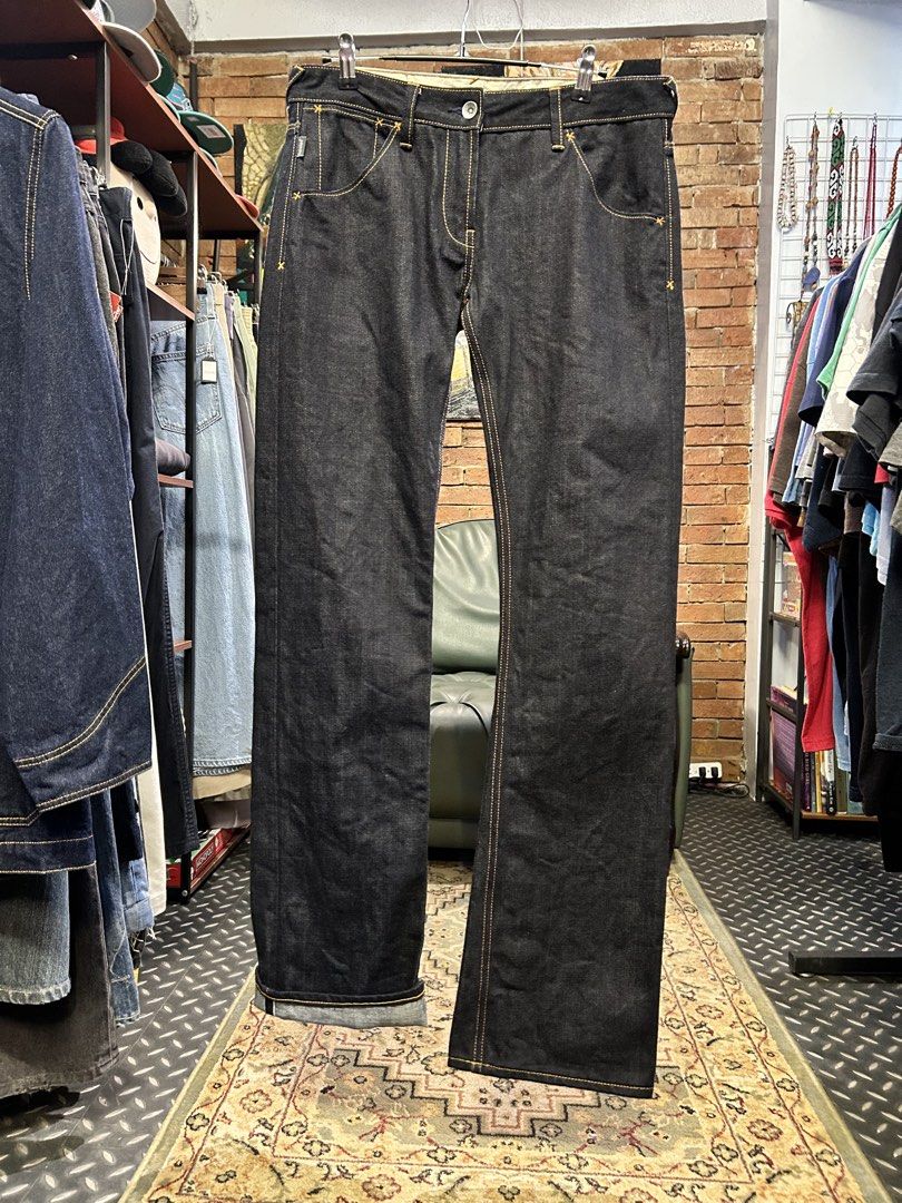 Howies Raw Selvedge Jeans W32 (Category: Jeans) located in Quezon City. Submitted by pricetakedown (Listing ID 1455258943, Image 2). Description: Cone Mills Weave; Mid-2010s Production Excellent condition Size: 10L / 32 Measurements (inches) Waist: 32 Rise: 9 Hip: 20.75 Inseam: 34 Outseam: 42 Hem: 9 🫶🏻 Manage your expectations. Check photos and details thoroughly ✨ Items have been washed and sanitized 💡Actual color may vary due to lighting .👋