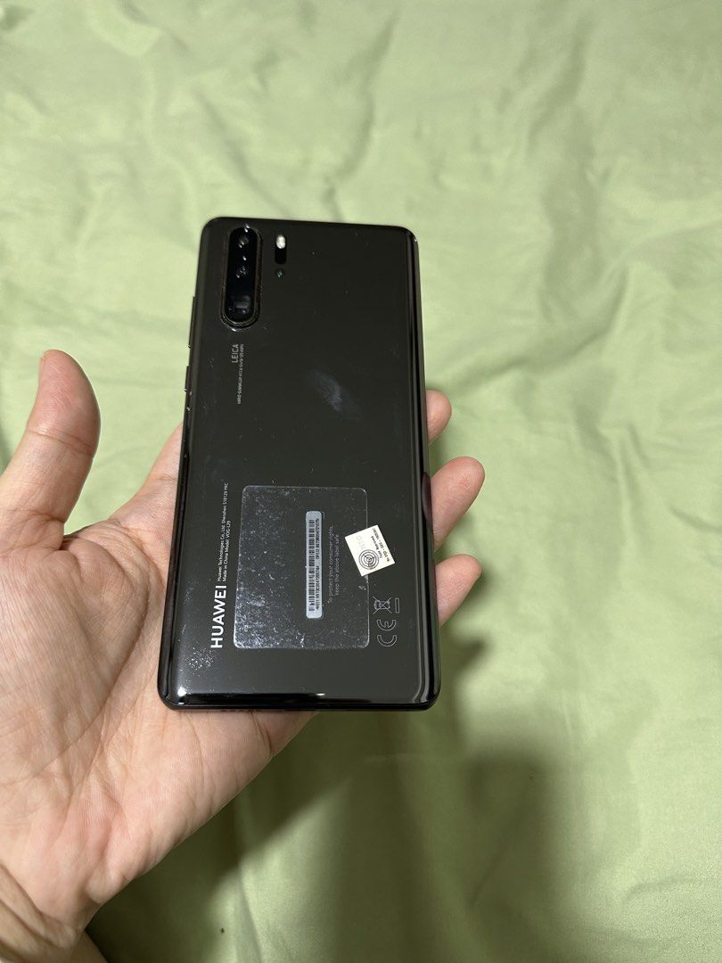 Huawei P30 Pro (Black) (Category: Huawei) located in Quezon City. Submitted by soapy_ (Listing ID 1455148431, Image 2). Description: Huawei P30 Pro 8GB/256GB – Php 10,000 Box included Fully working. 256GB storage. Leica camera. NOTE: Screen is cracked/damaged on the bottom-right corner. Please see actual photos. Touchscreen/display still working. Selling as-is..