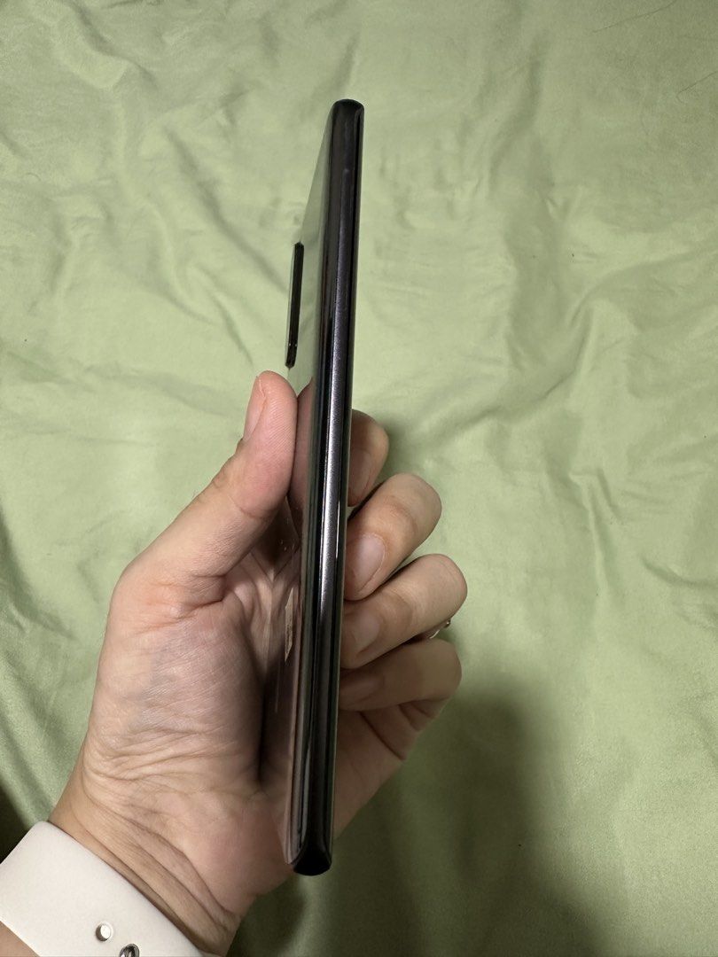 Huawei P30 Pro (Black) (Category: Huawei) located in Quezon City. Submitted by soapy_ (Listing ID 1455148431, Image 3). Description: Huawei P30 Pro 8GB/256GB – Php 10,000 Box included Fully working. 256GB storage. Leica camera. NOTE: Screen is cracked/damaged on the bottom-right corner. Please see actual photos. Touchscreen/display still working. Selling as-is..