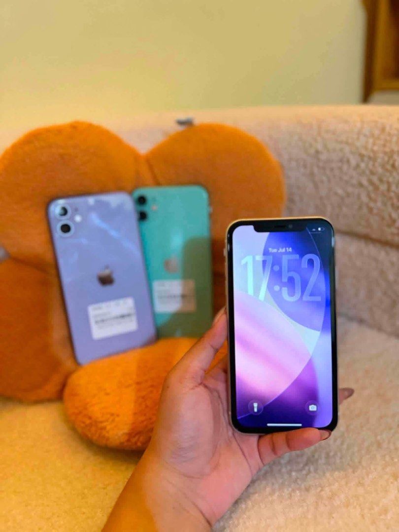 Iphone 11 (Category: iPhone 11 Series) located in Caloocan City. Submitted by JennMT (Listing ID 1455317957, Image 3). Description: With box & charger.