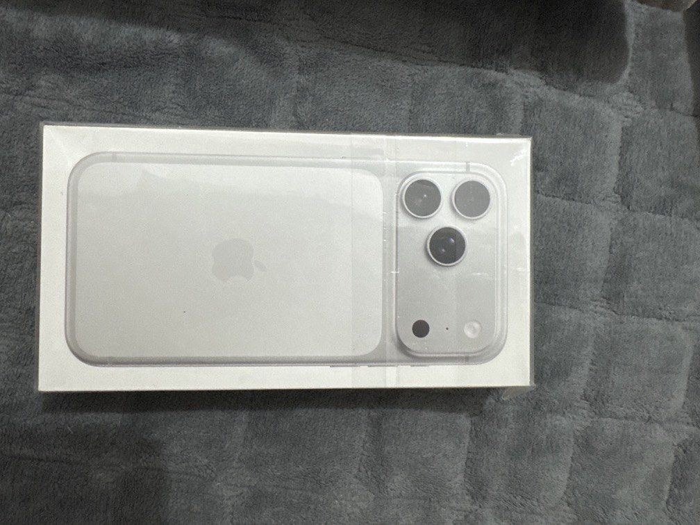 Iphone 17 Pro Max - Silver 256GB - Brand New (Category: iPhone 17 Series) located in Pasig City. Submitted by gluxerare (Listing ID 1455245688, Image 1). Description: 17 Pro Max - Silver - 256GB Rush - 3 weeks used.