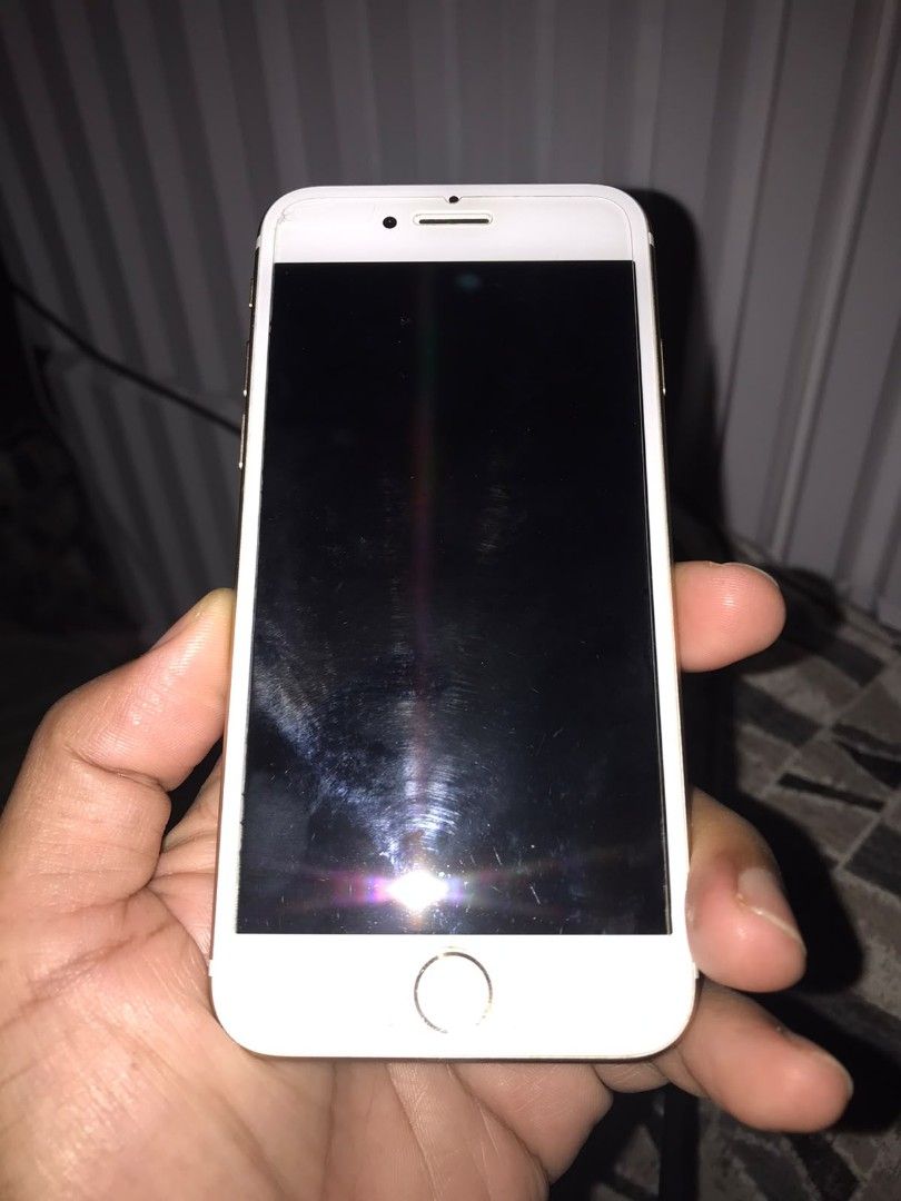 Iphone 7 for sale Rush‼️ (Category: iPhone 7 Series) located in Binan City. Submitted by jenkinabad (Listing ID 1455272304, Image 3). Description: For sale iphone 7 Super kinis pa hindi nagamit Issues naka activation lock Padala ng kuya from Canada Nakalmtan nia password Biñan laguna .