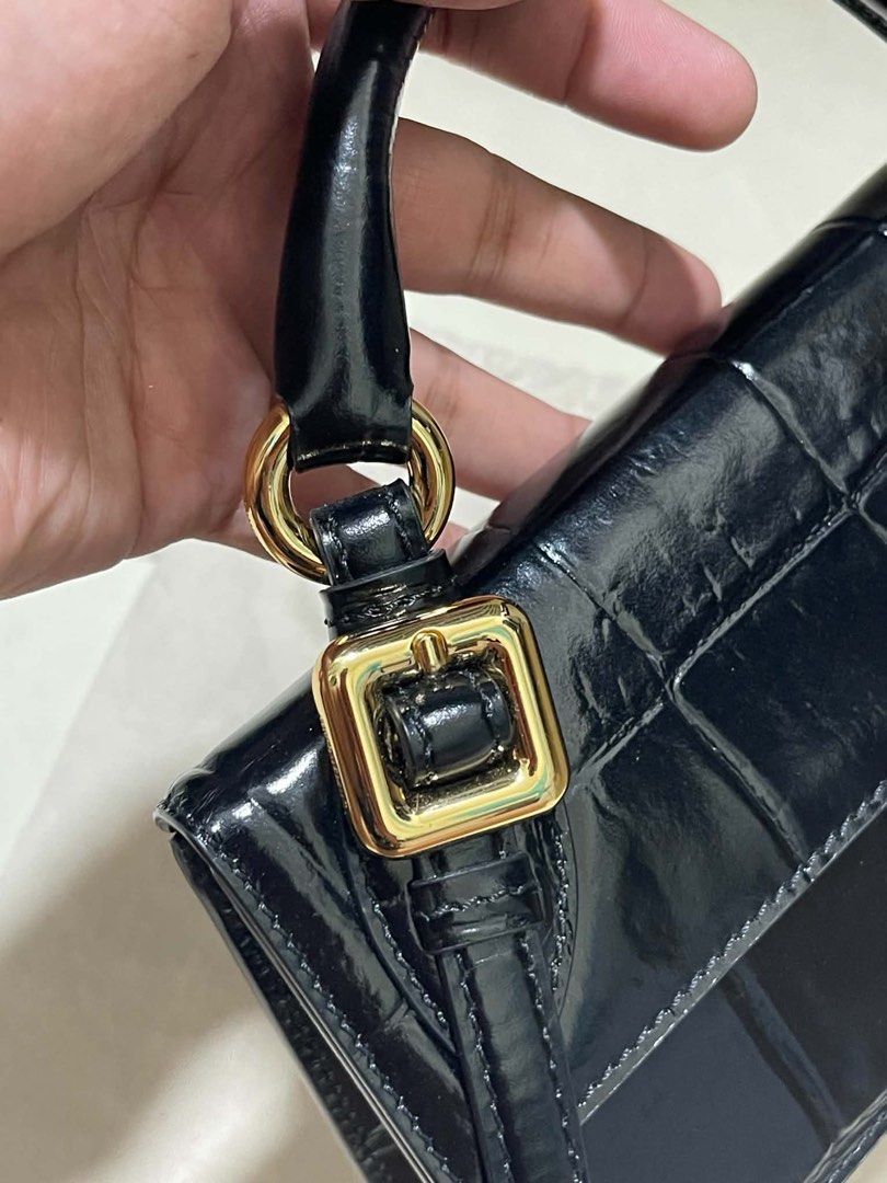 Jacquemus Le Chiquito long boucle bag (Category: Shoulder Bags) located in Manila. Submitted by ac3_03 (Listing ID 1455210195, Image 3). Description: Selling‼️ Jacquemus Le Chiquito long boucle bag With dust bag Excellent condition Money back if proven fake🫰🏽 📍manila or cavite .