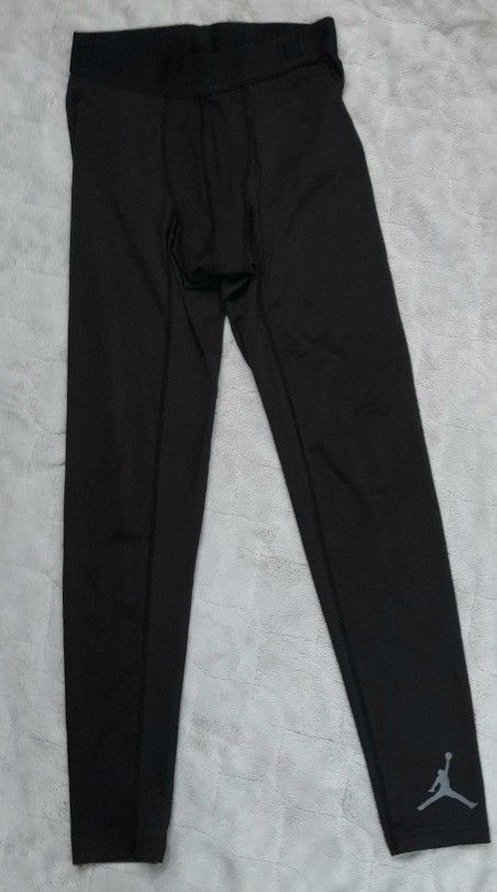 Jordan Jumpman Compression Tights (Category: Activewear) located in Meycauayan. Submitted by epicforest_231b9d (Listing ID 1455319825, Image 2). Description: - Jordan Brand Jumpman Compression Tights - Size: Medium - Color: Black - Ideal for workouts or as a base layer - Free shipping included.