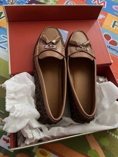 (Category: ) located in . Submitted by yacapuwardrobe (Listing ID 1455153431, Image 1). Description: .