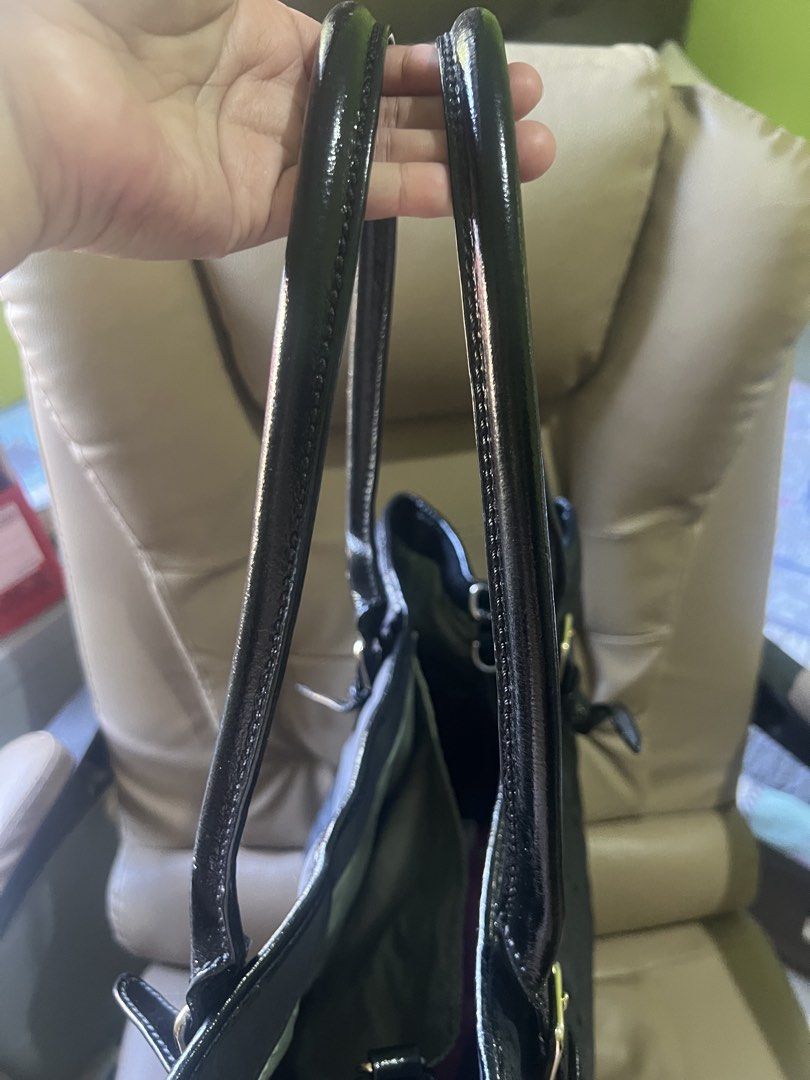 Kate Spade Black Quilted Nylon Tote Bag (Category: Tote Bags) located in Saravia. Submitted by clynlyn (Listing ID 1455196615, Image 2). Description: - Brand: Kate Spade - Material: Black quilted nylon - Details: Patent leather handles and trim - Interior: Spacious with pockets for organization - Hardware: Gold-tone - Style: Classic everyday tote bag.