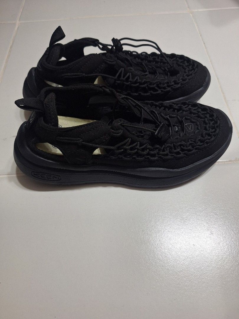 KEEN Black Water Sandals Size 39 (Category: Other Sports Equipment and Supplies) located in Las Pinas. Submitted by second.founds (Listing ID 1455247719, Image 2). Description: - KEEN sandals in black size 39 - Ideal for outdoor adventures and casual wear - Features a secure bungee lacing system - Durable rubber outsole for excellent traction - Comfortable and versatile design -Box not included -price negotiable.