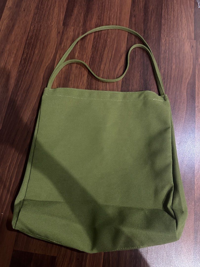 Kiehls green tote bag (Category: Tote Bags) located in Quezon City. Submitted by mellym00 (Listing ID 1455290234, Image 3). Description: Brand new tote bag Never used.