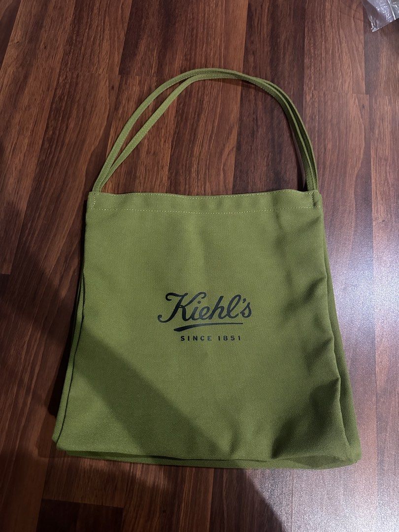 Kiehls green tote bag (Category: Tote Bags) located in Quezon City. Submitted by mellym00 (Listing ID 1455290234, Image 1). Description: Brand new tote bag Never used.