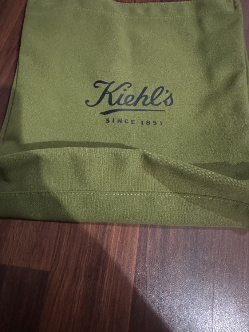 Kiehls green tote bag (Category: Tote Bags) located in Quezon City. Submitted by mellym00 (Listing ID 1455290234, Image 2). Description: Brand new tote bag Never used.