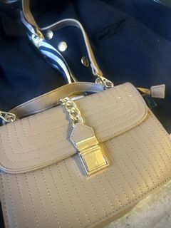 (Category: ) located in . Submitted by seraphinastyle (Listing ID 1455265039, Image 1). Description: .